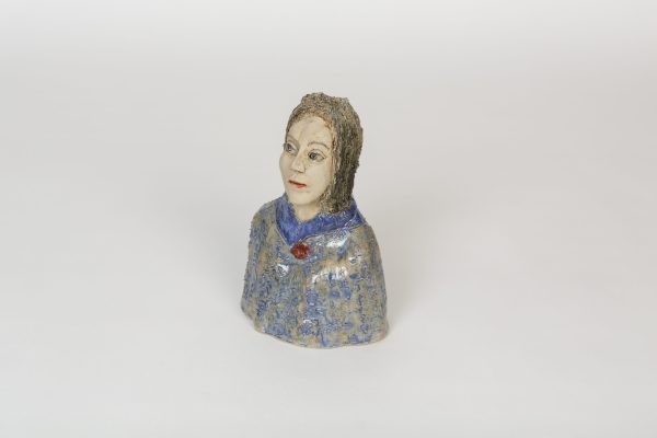 Carmen mit roter Blume